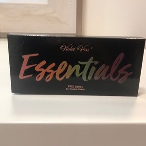 Violet Voss Essentials Palette